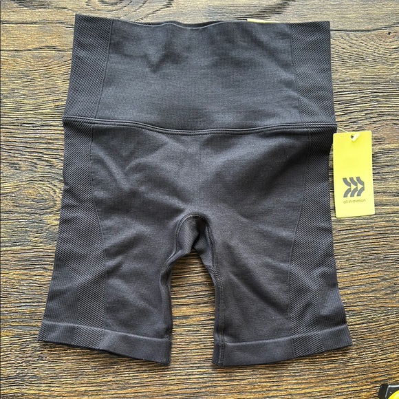 all in motion Pants - Women's Black Seamless Core Shorts XS
